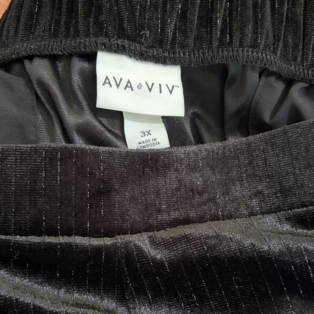 Ava & Viv Black Shimmer Velvet Pants - Picture 3 of 4